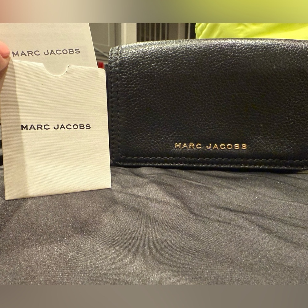 Marc Jacobs Black Groove Leather Mini Bag Crossbody with Gold Hardware - Picture 2 of 16